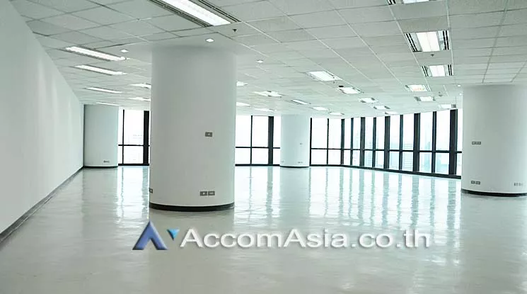 4  Office Space For Rent in Silom ,Bangkok BTS Sala Daeng - MRT Silom at United Center AA10403